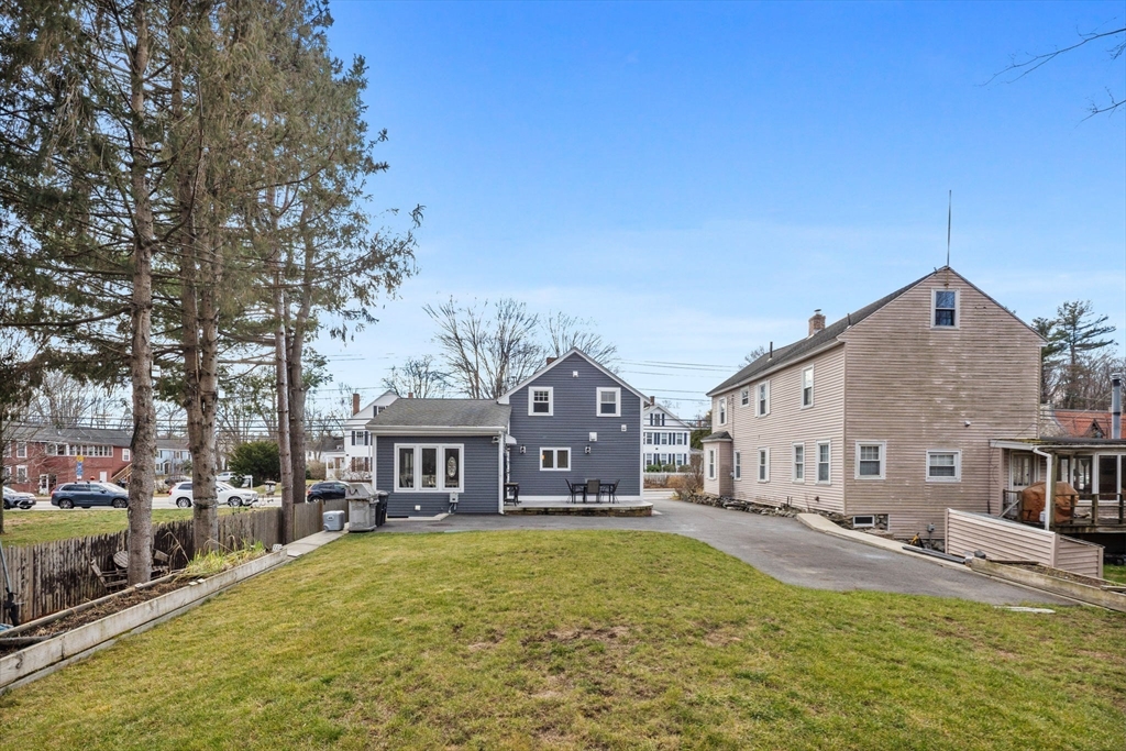 725 Main St