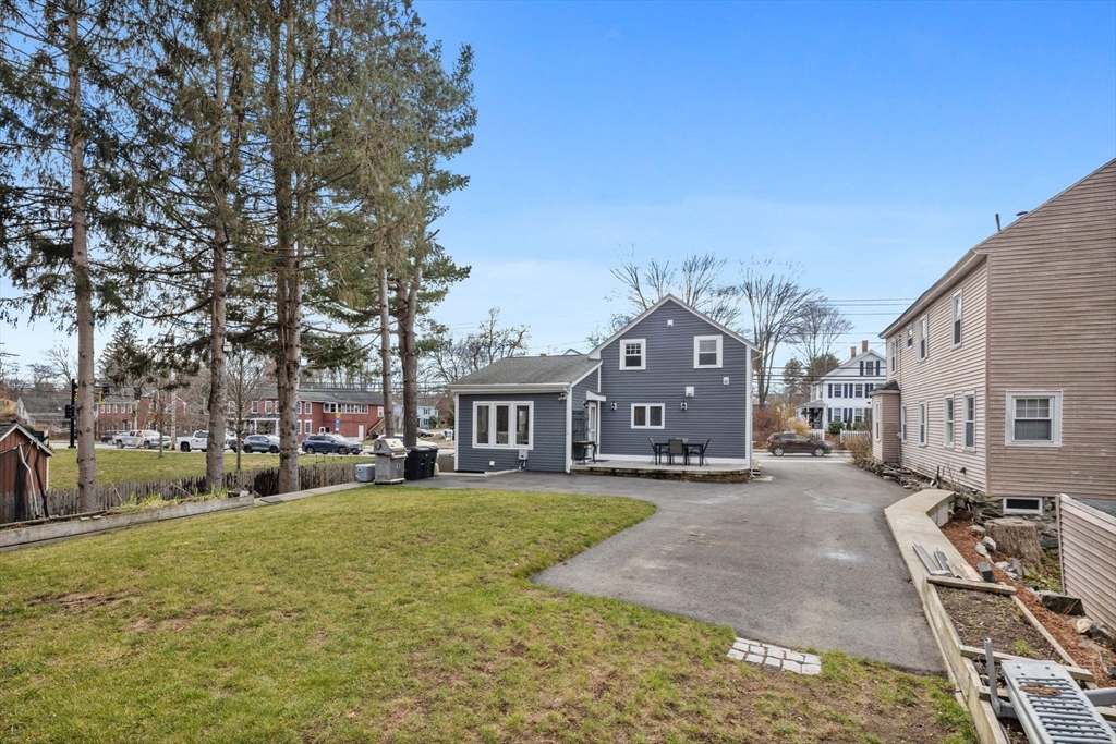 725 Main St