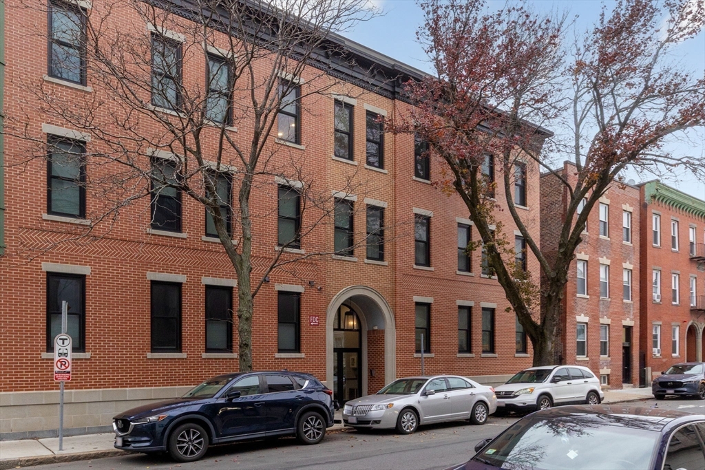 202 Maverick St # 301
