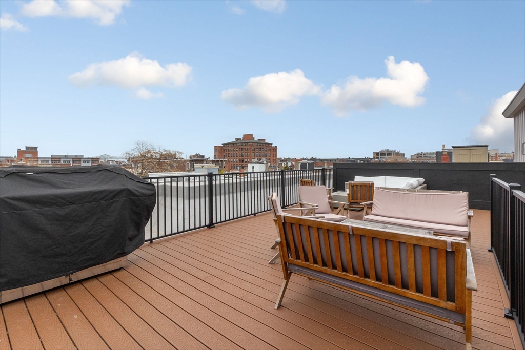 202 Maverick St # 301