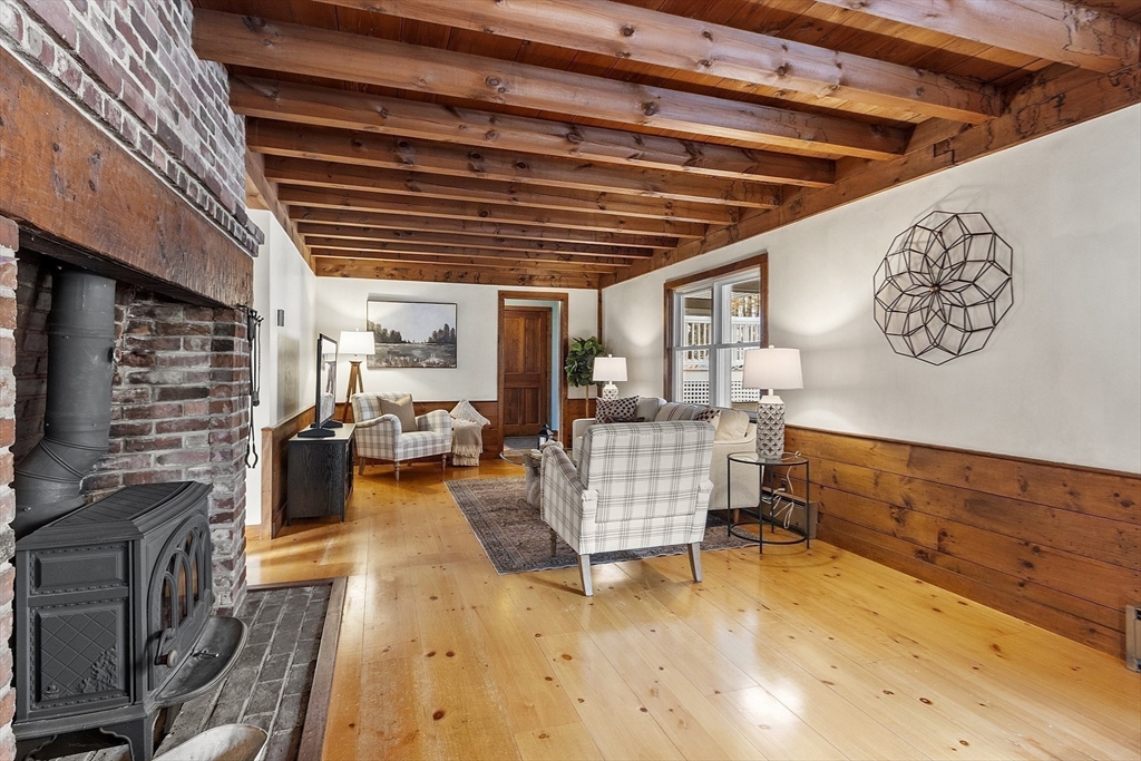 18 Douglas Dr