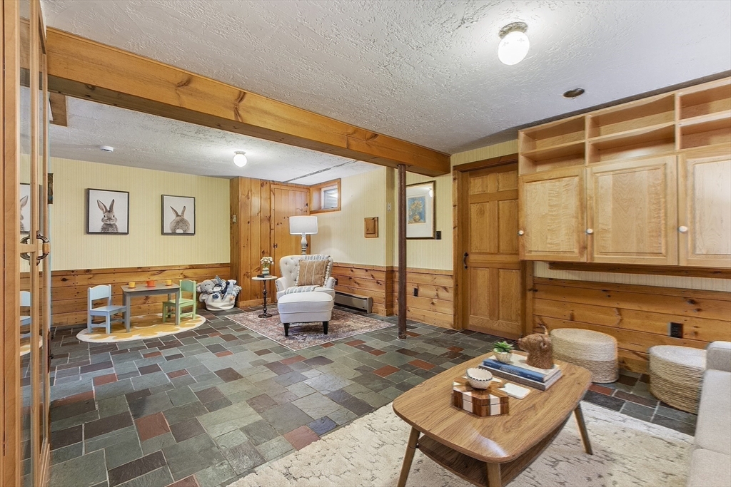 18 Douglas Dr