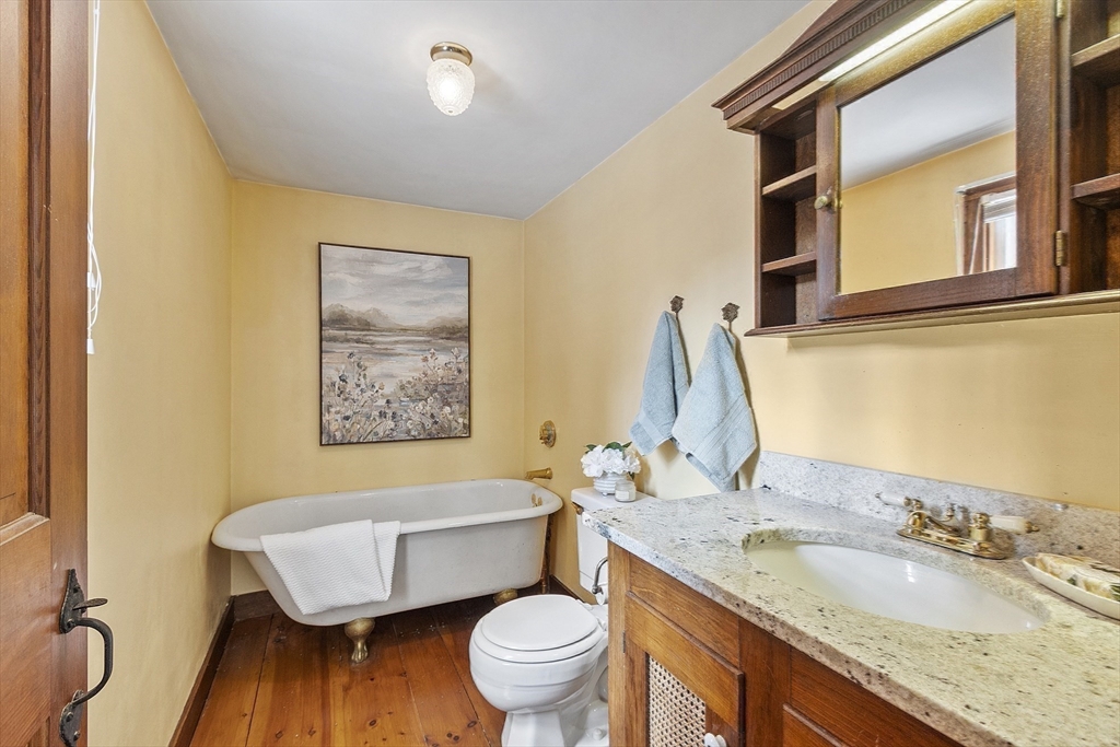 18 Douglas Dr