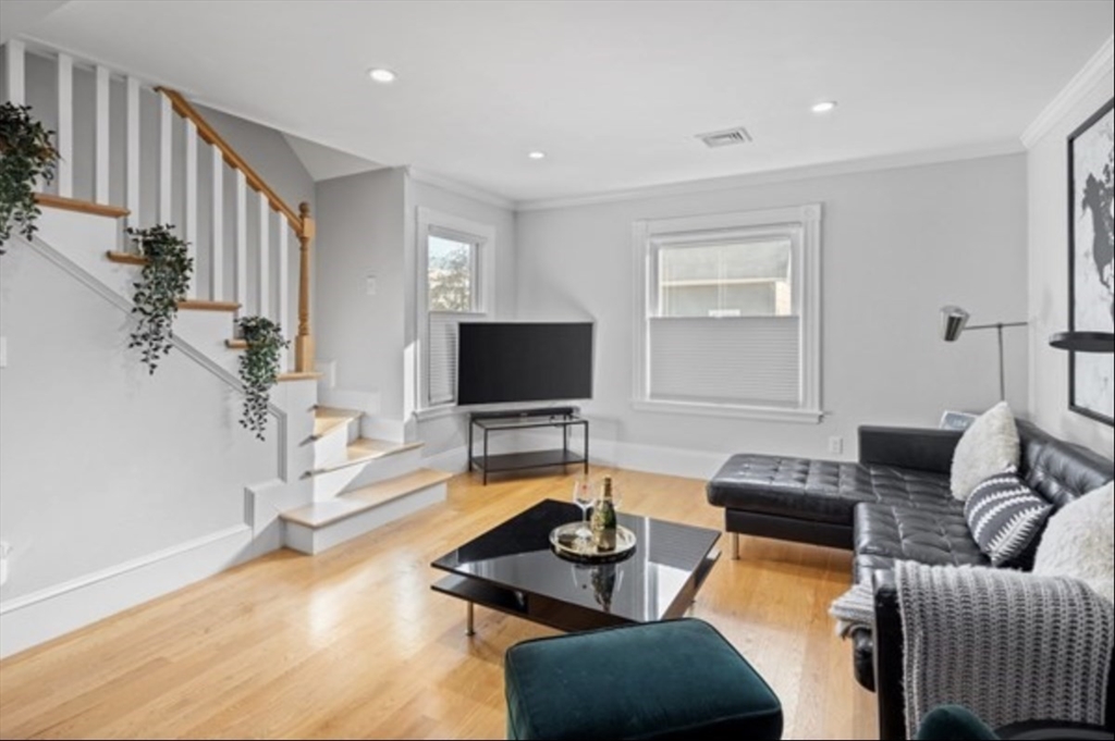 14 Everett St # 2
