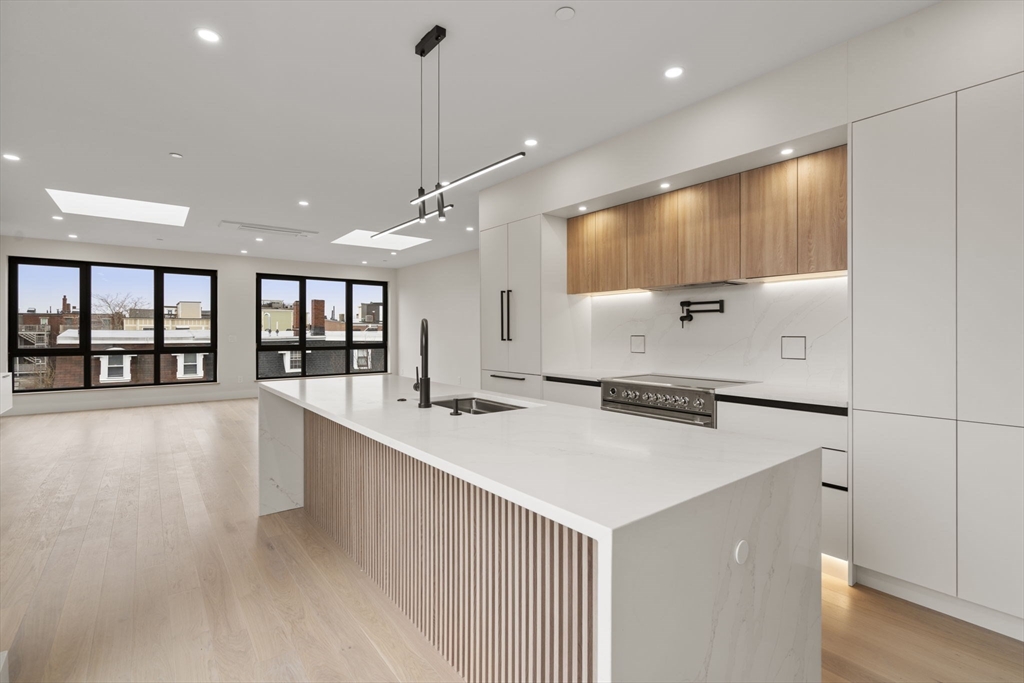 152 W 3rd Street # 1