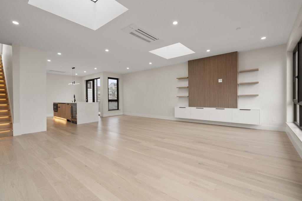 152 W 3rd Street # 1