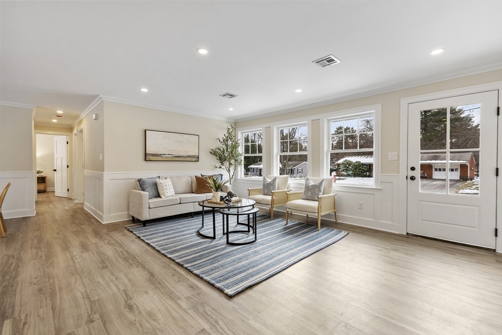 4 Richard Rd