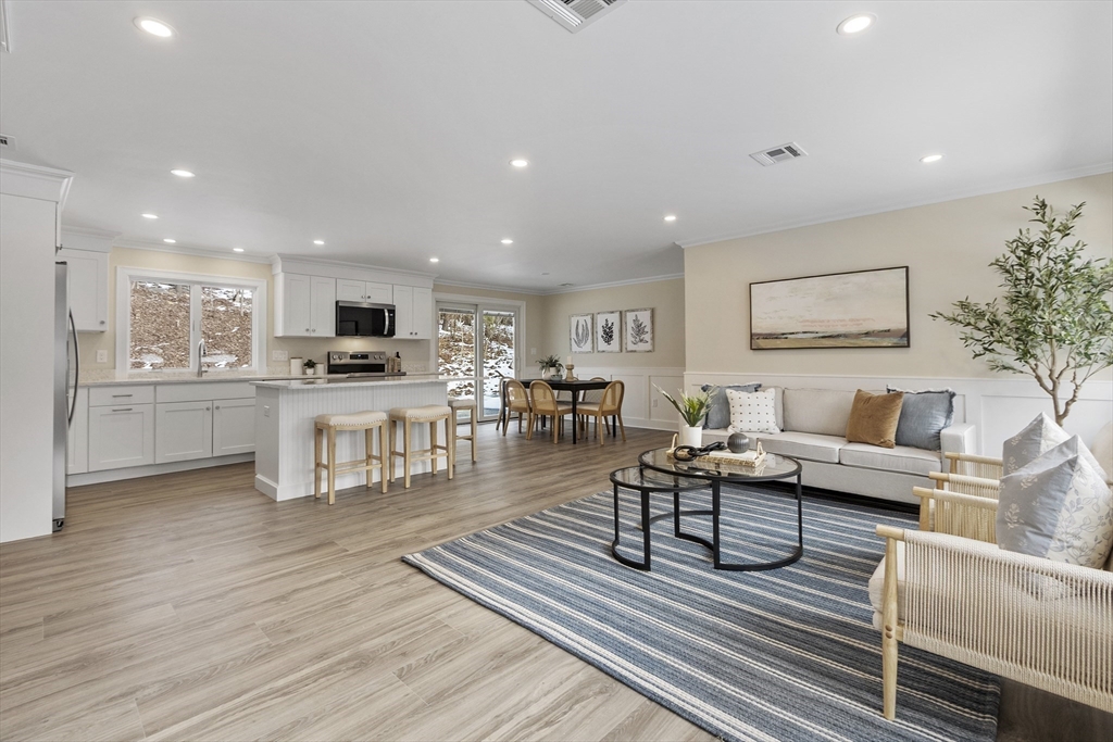 4 Richard Rd