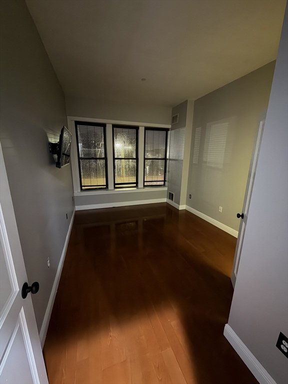 7 Main St # 204
