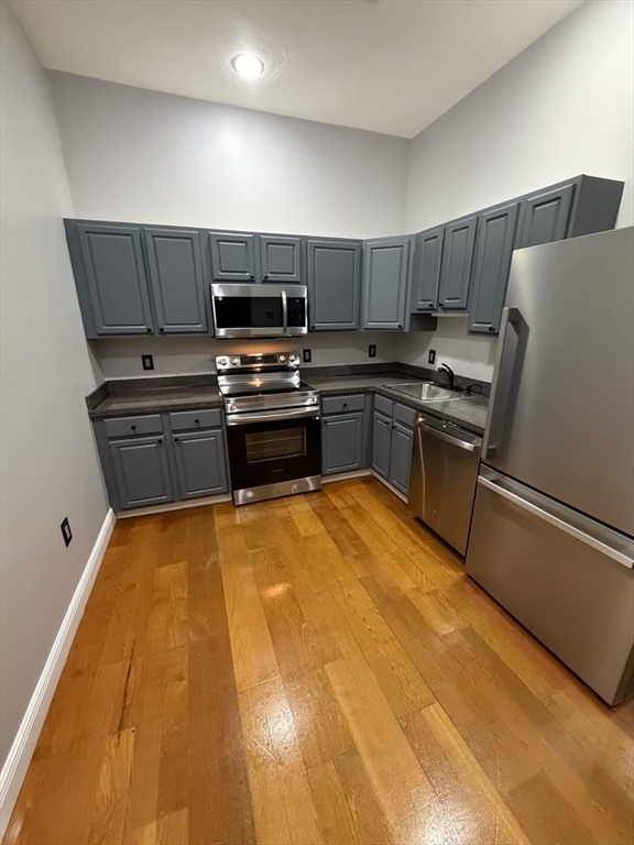 7 Main St # 204