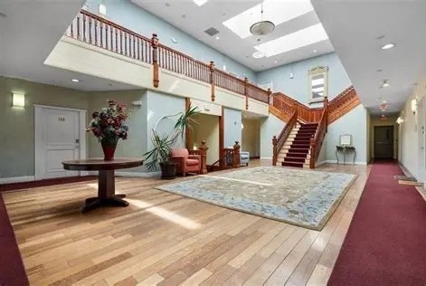 7 Main St # 204