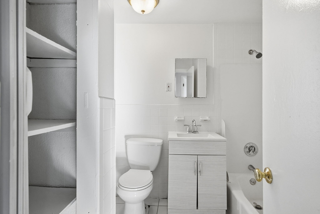 124 Addison St # 15A