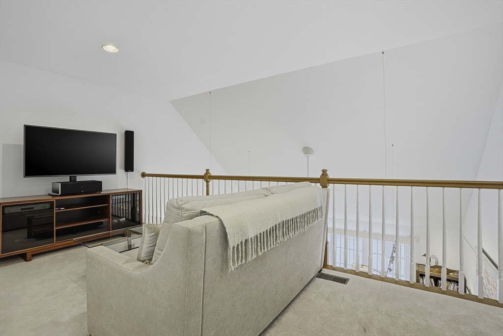 2 Braeburn Ln # 2