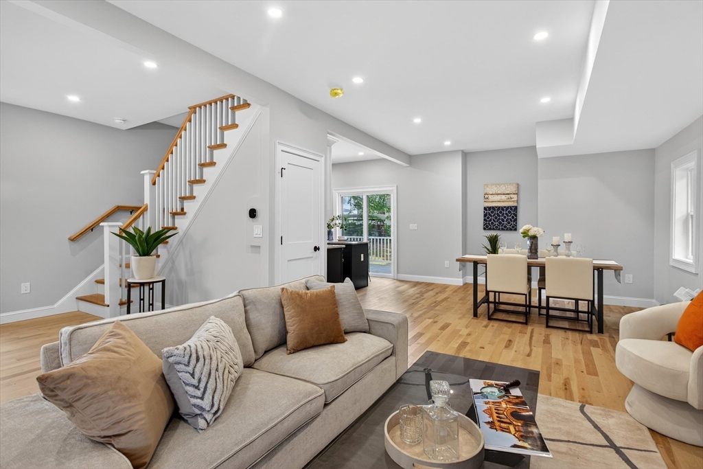 11 Mason Ave