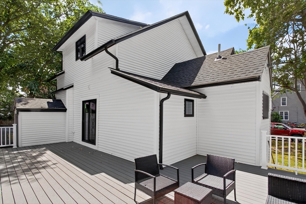 11 Mason Ave