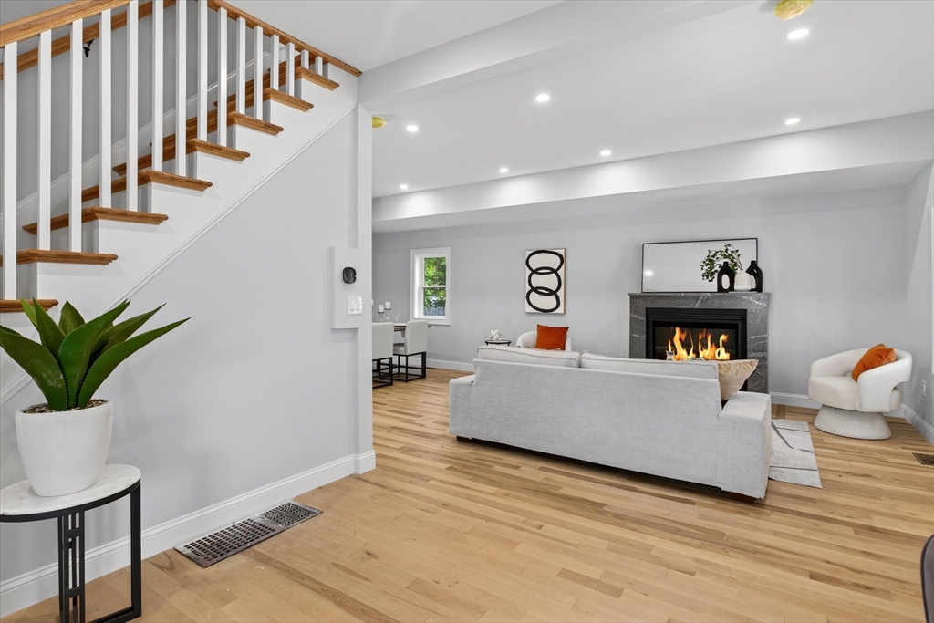 11 Mason Ave