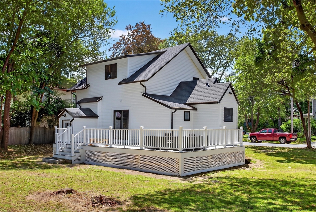 11 Mason Ave