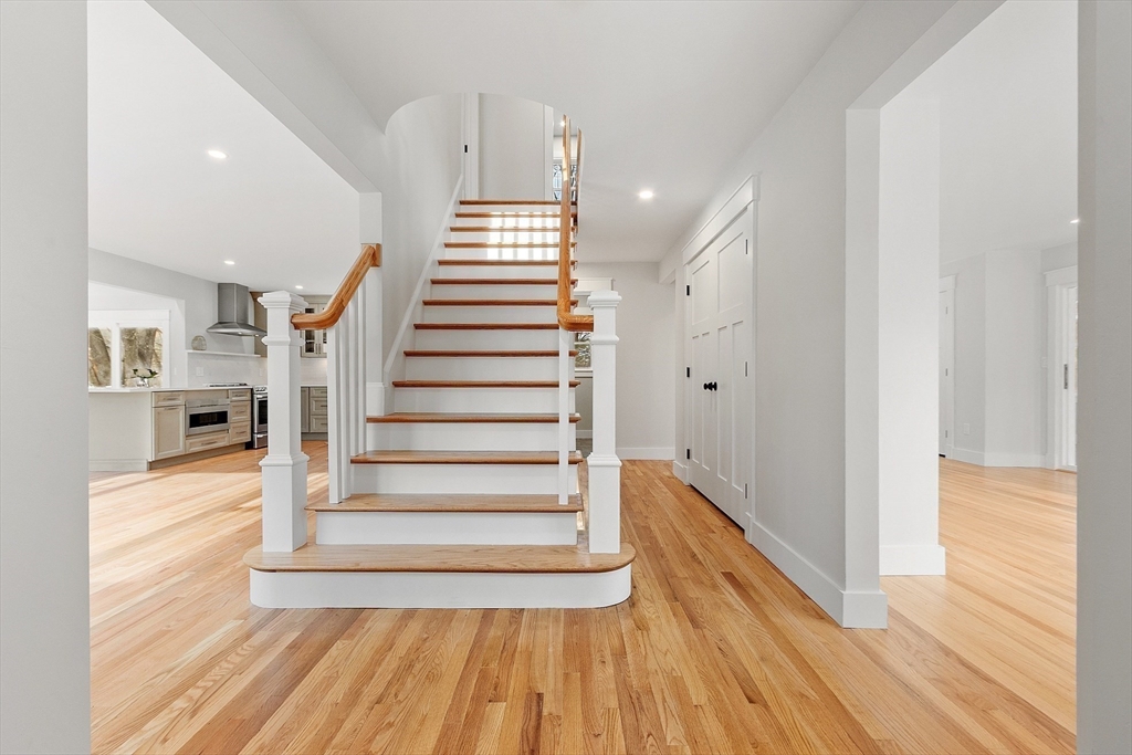 525 Lindell Ave