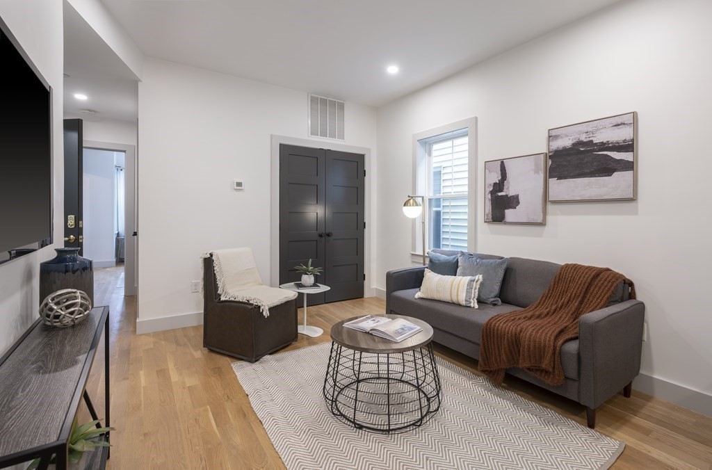 43 Wordsworth St # 2
