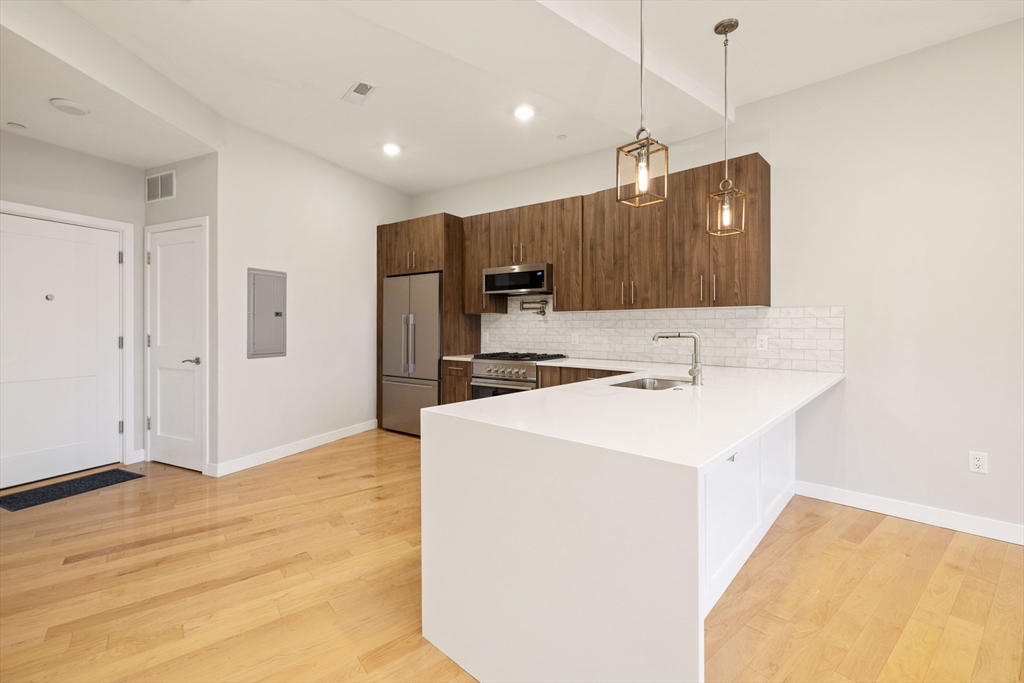 17 Holland Street # 301