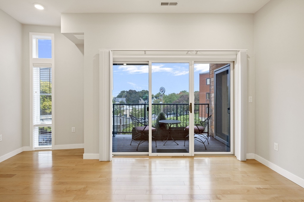 17 Holland Street # 301