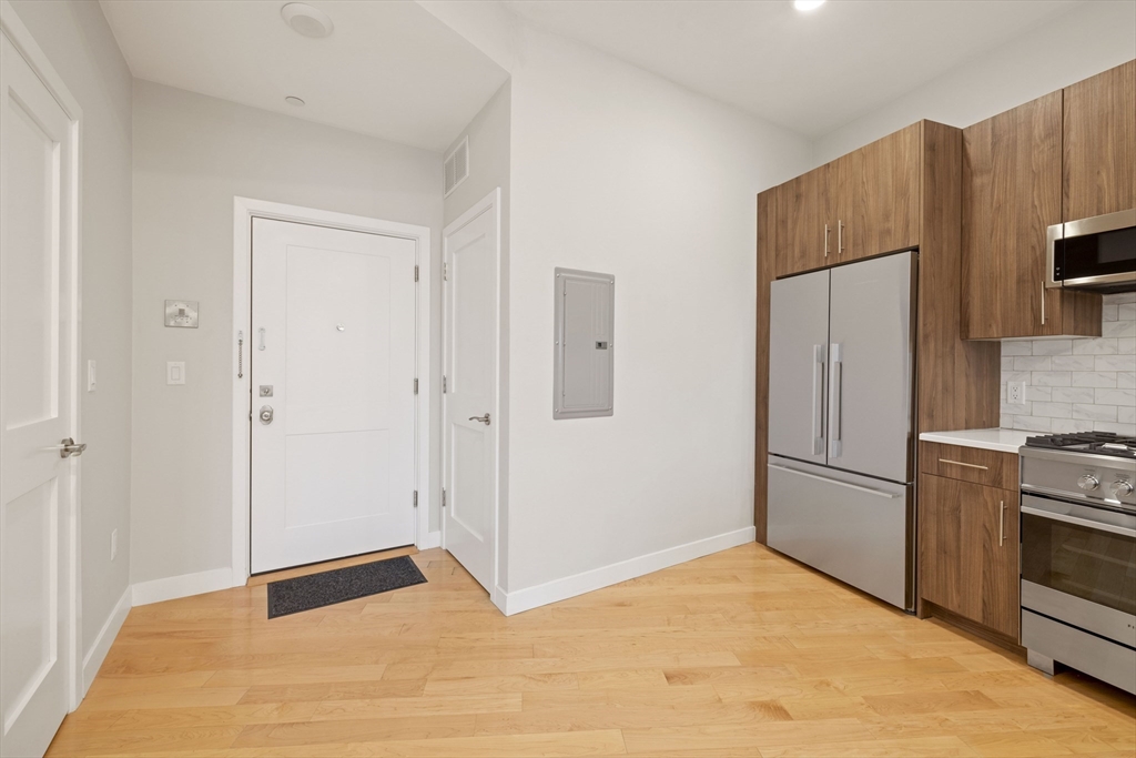 17 Holland Street # 301