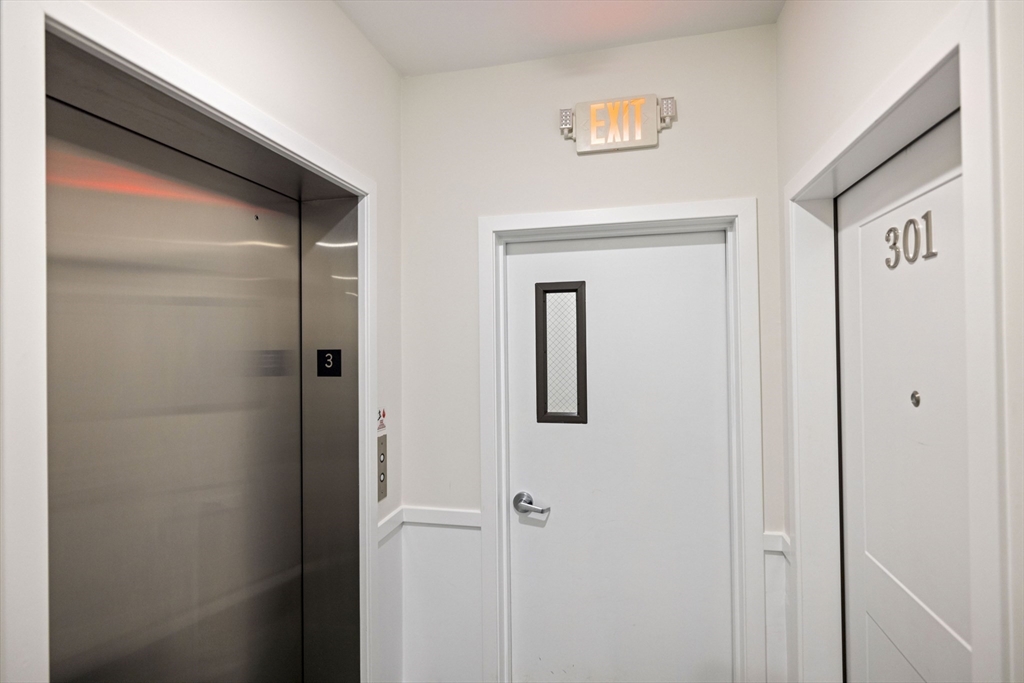 17 Holland Street # 301