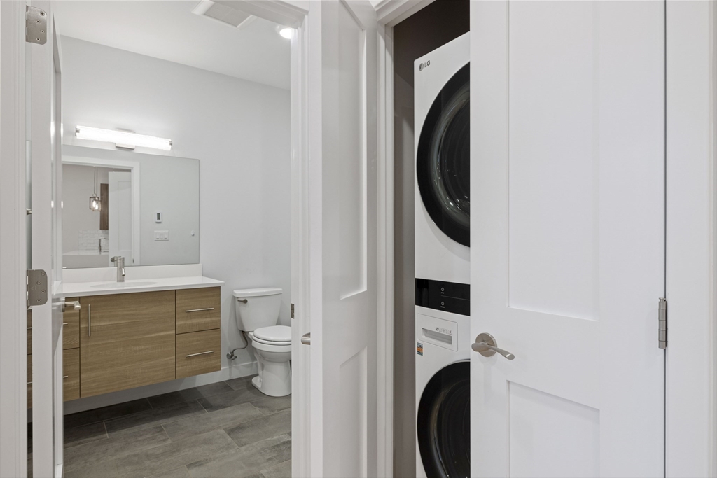 17 Holland Street # 301