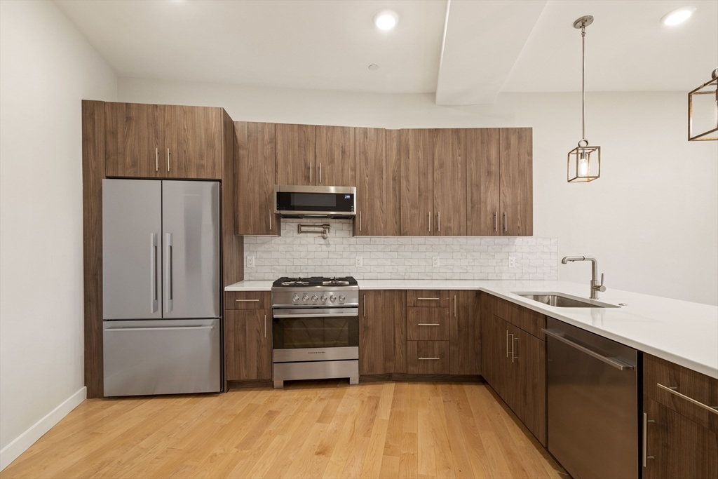 17 Holland Street # 301