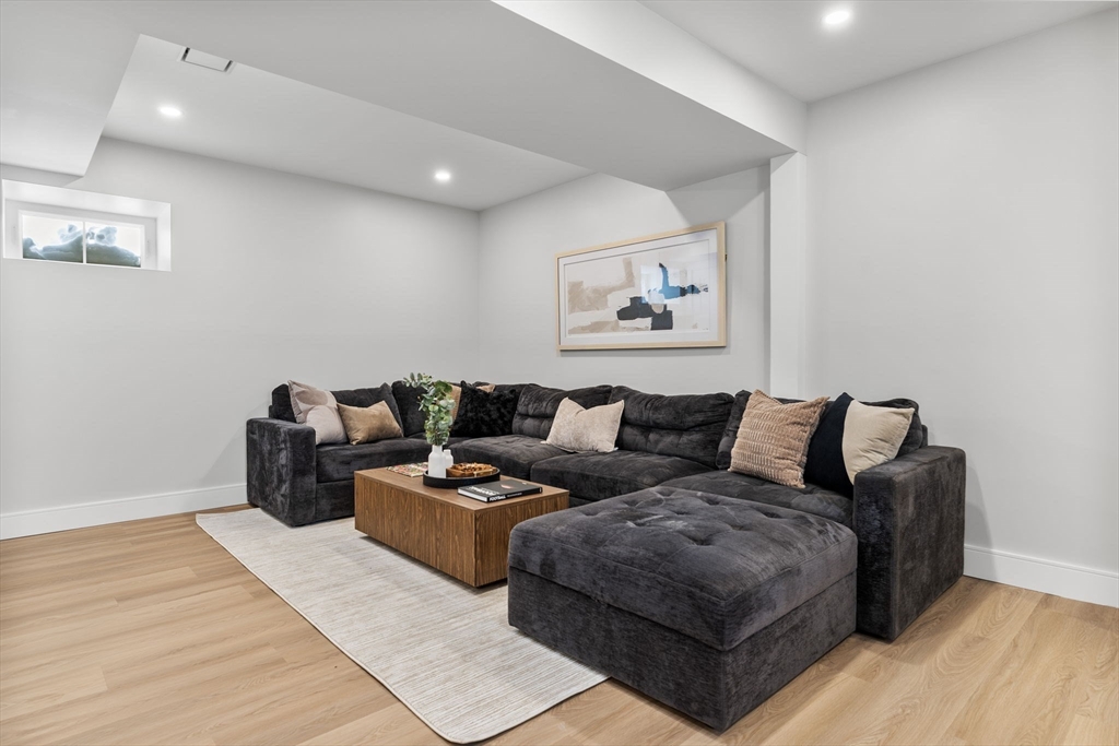 122 Woodruff Ave # 122