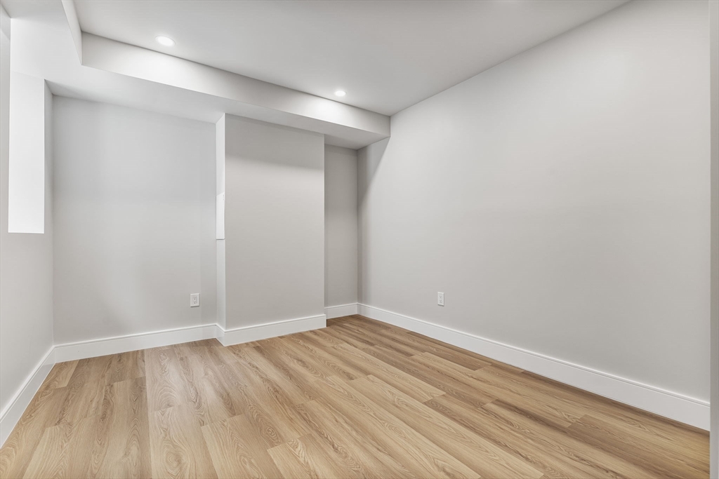 122 Woodruff Ave # 122