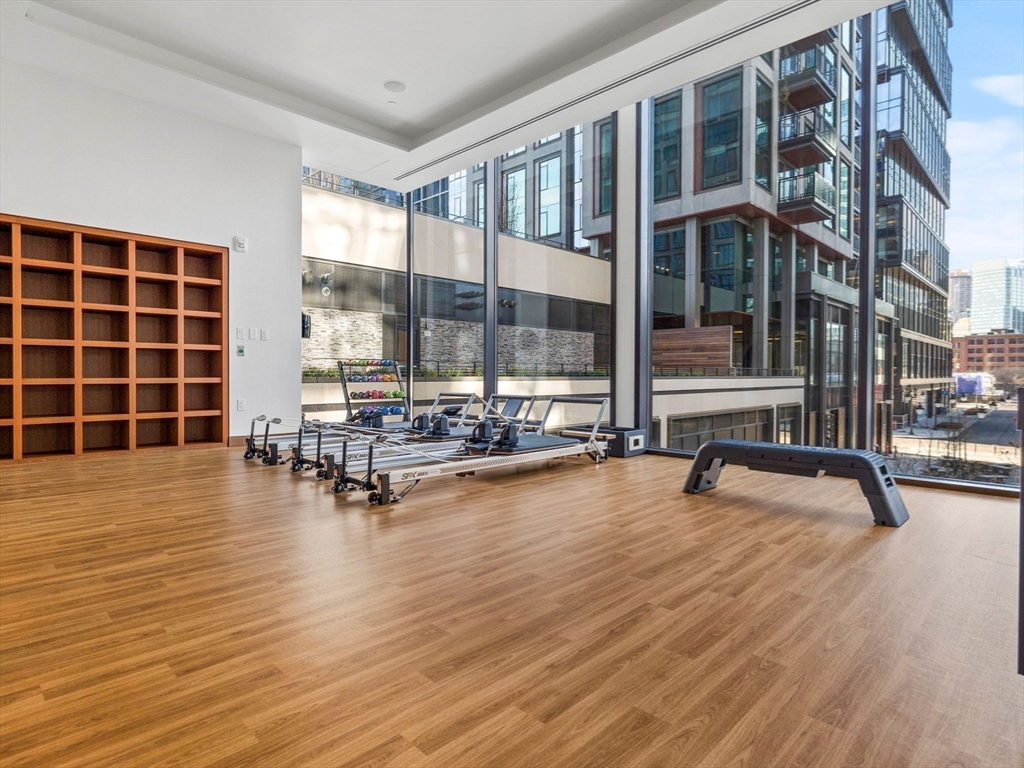 135 Seaport Blvd # 2008