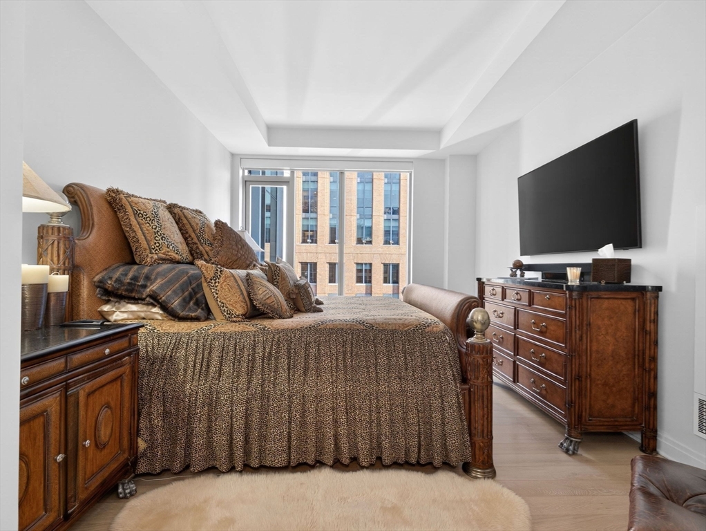 135 Seaport Blvd # 2008