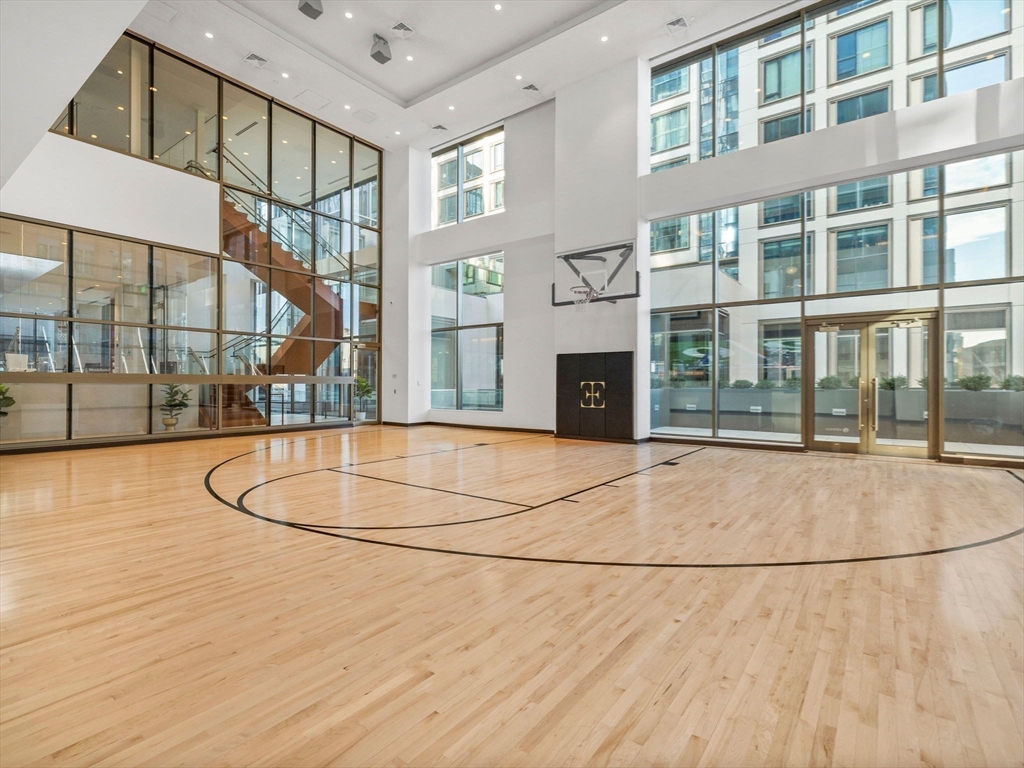 135 Seaport Blvd # 2008