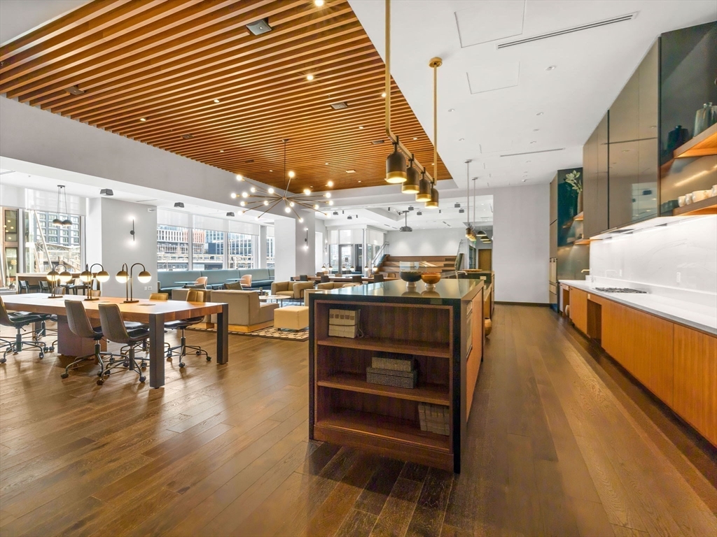 135 Seaport Blvd # 2008