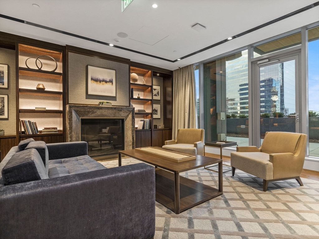 135 Seaport Blvd # 2008