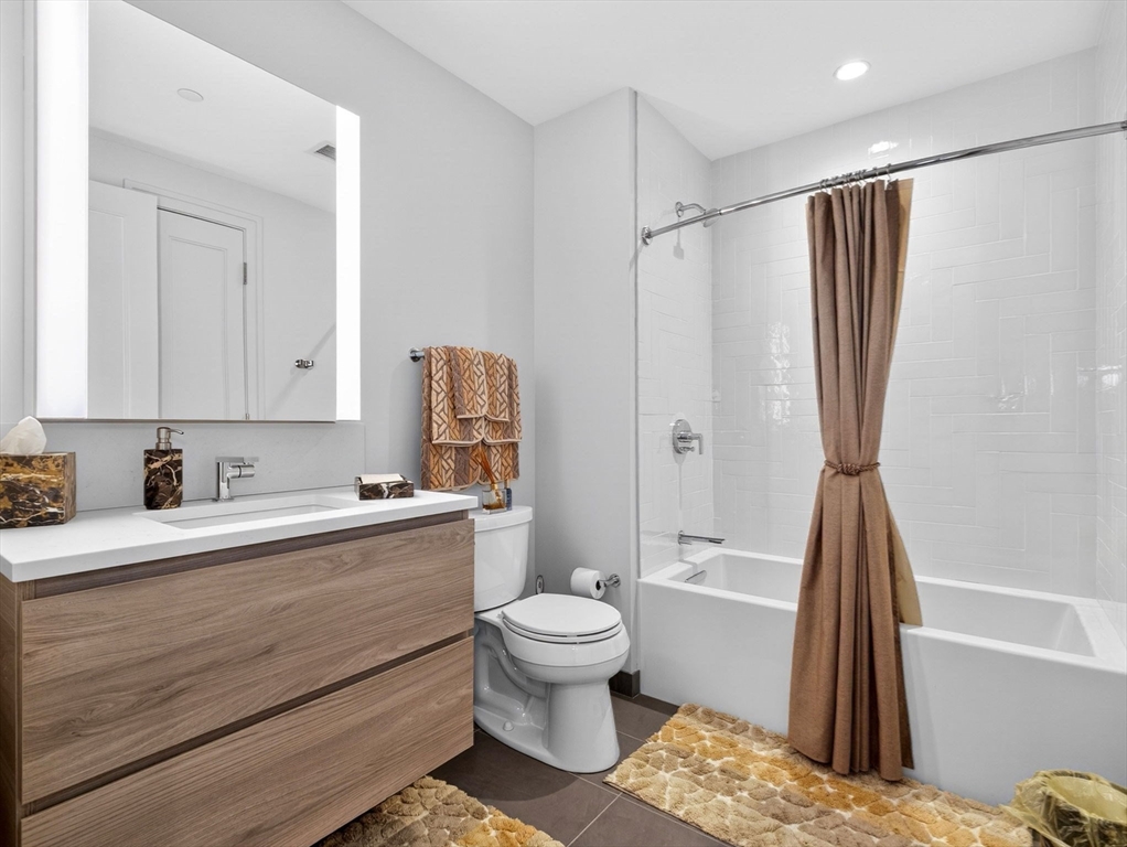 135 Seaport Blvd # 2008