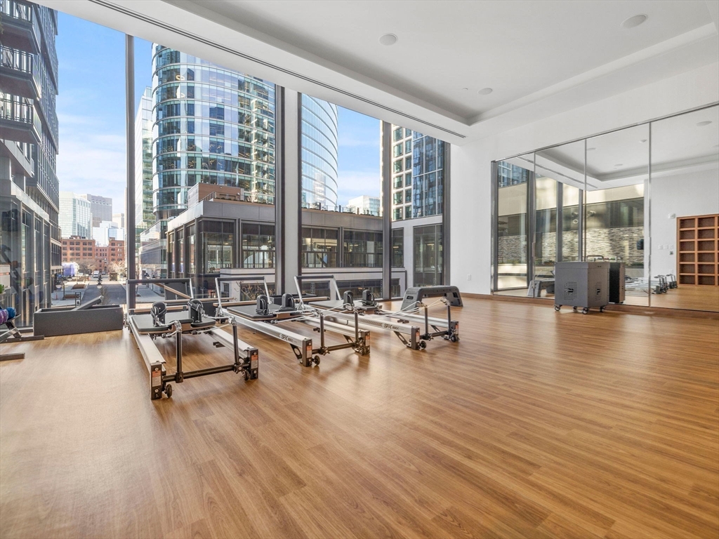 135 Seaport Blvd # 2008