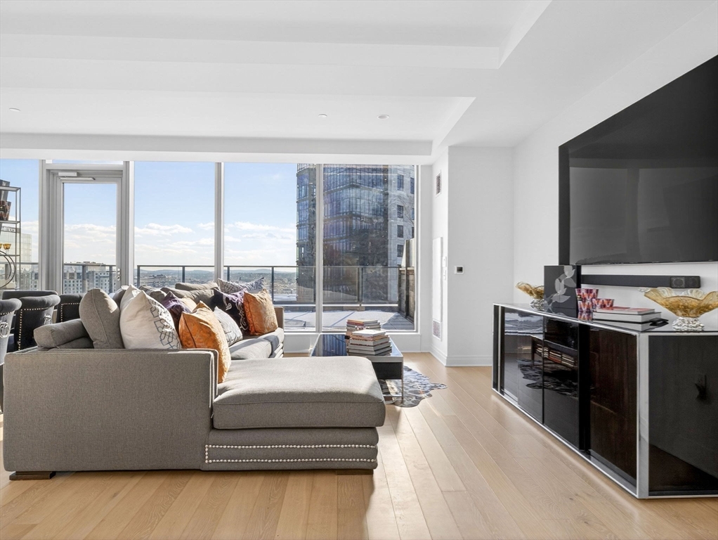135 Seaport Blvd # 2008