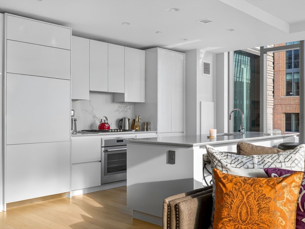 135 Seaport Blvd # 2008