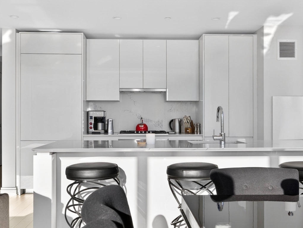 135 Seaport Blvd # 2008