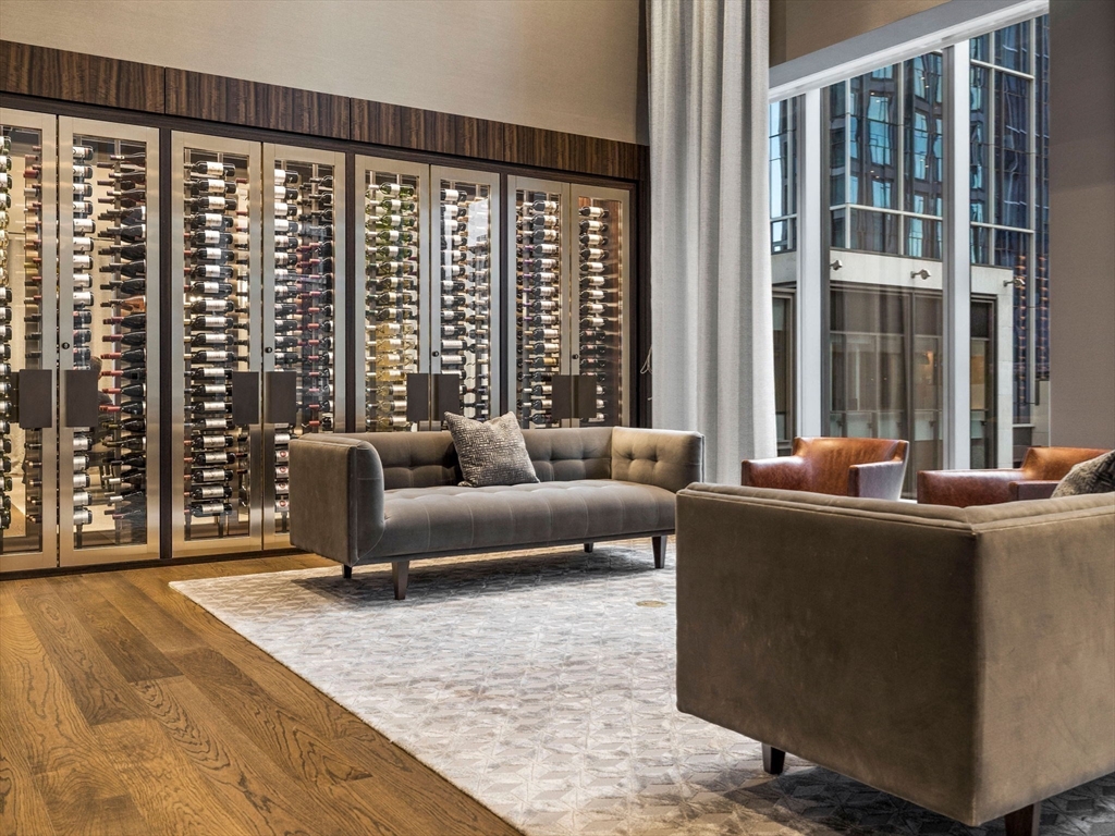 135 Seaport Blvd # 2008