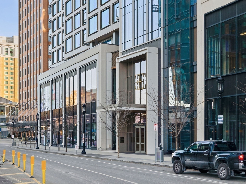 135 Seaport Blvd # 2008