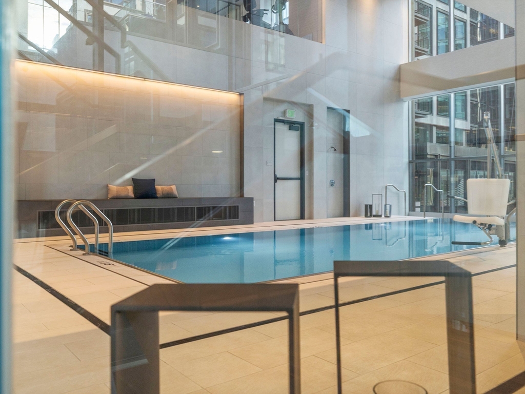 135 Seaport Blvd # 2008