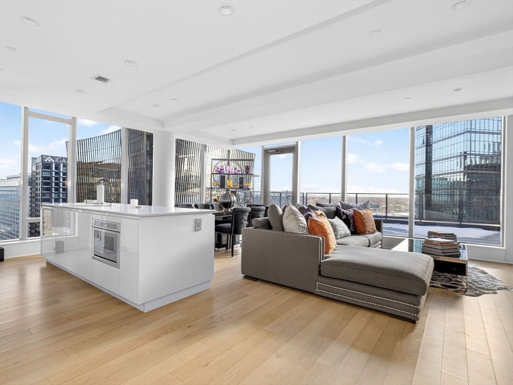 135 Seaport Blvd # 2008