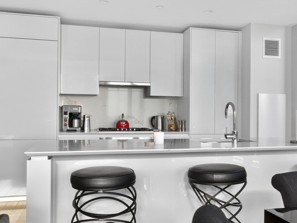 135 Seaport Blvd # 2008