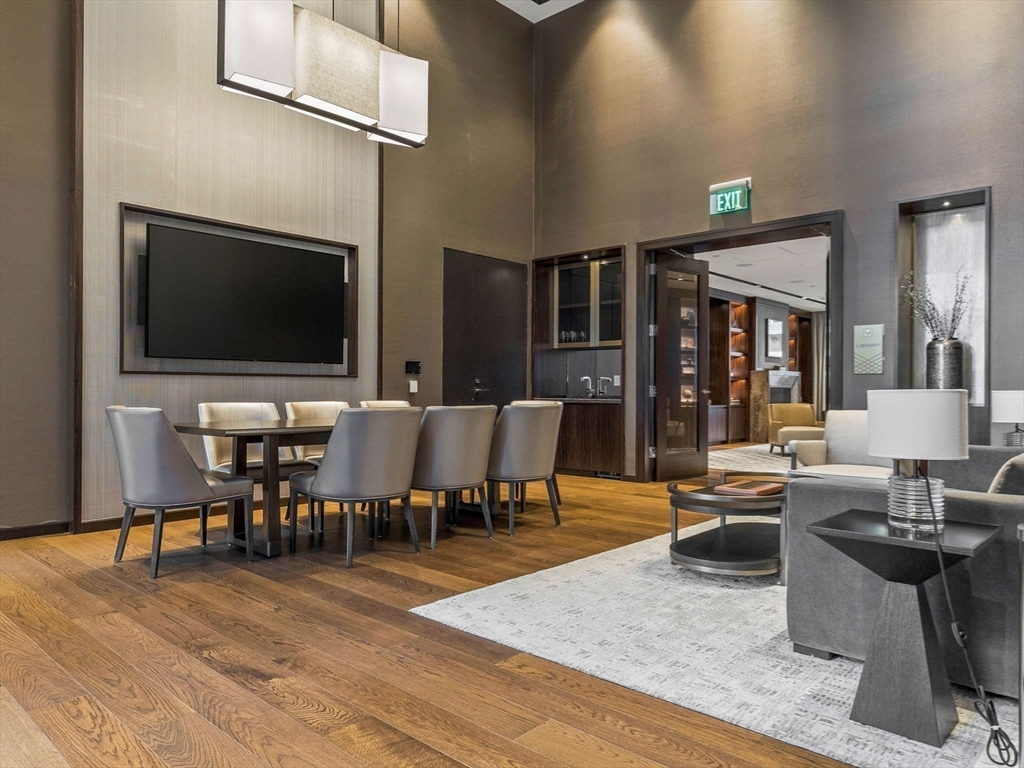 135 Seaport Blvd # 2008