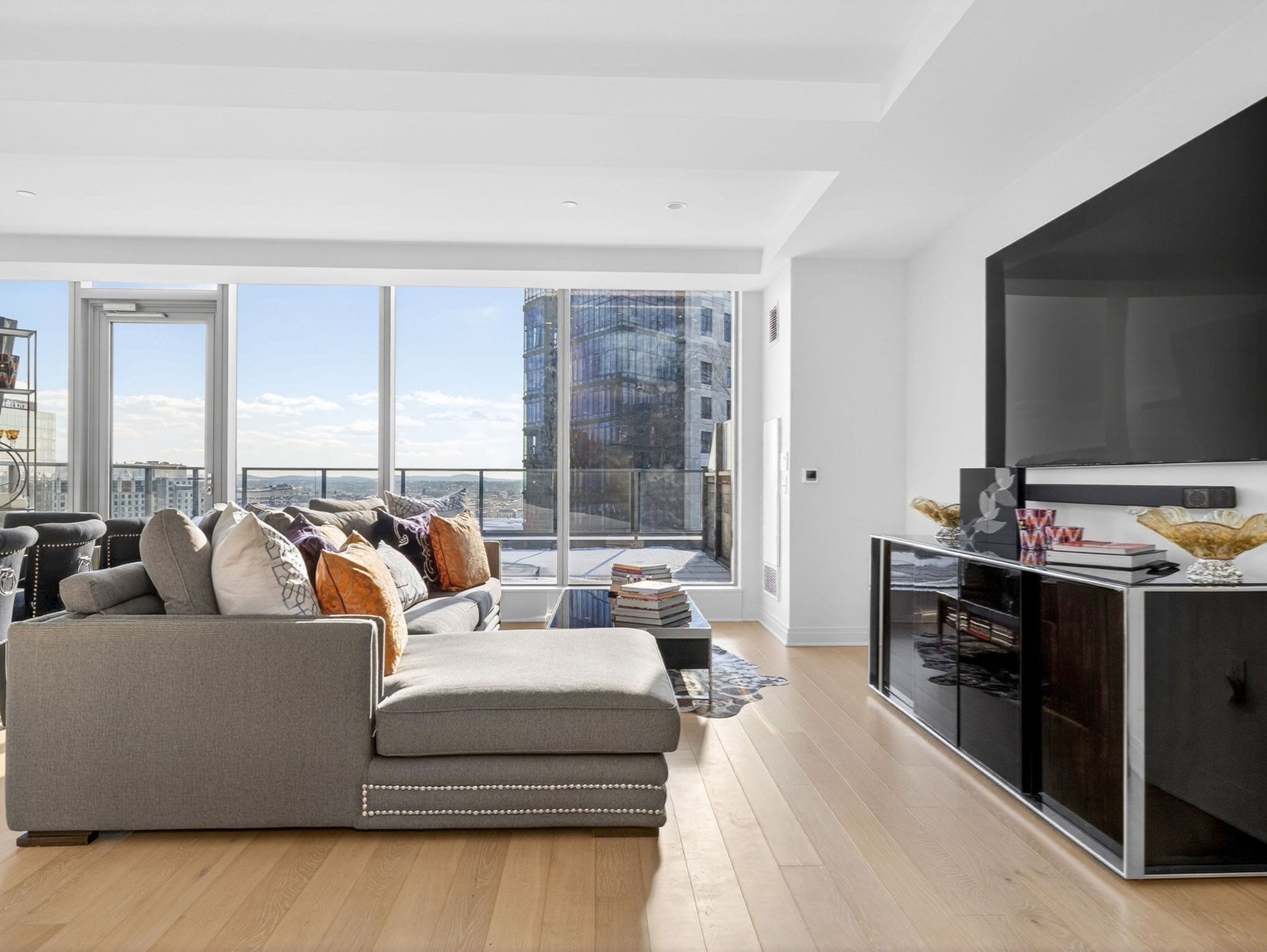 135 Seaport Blvd # 2008
