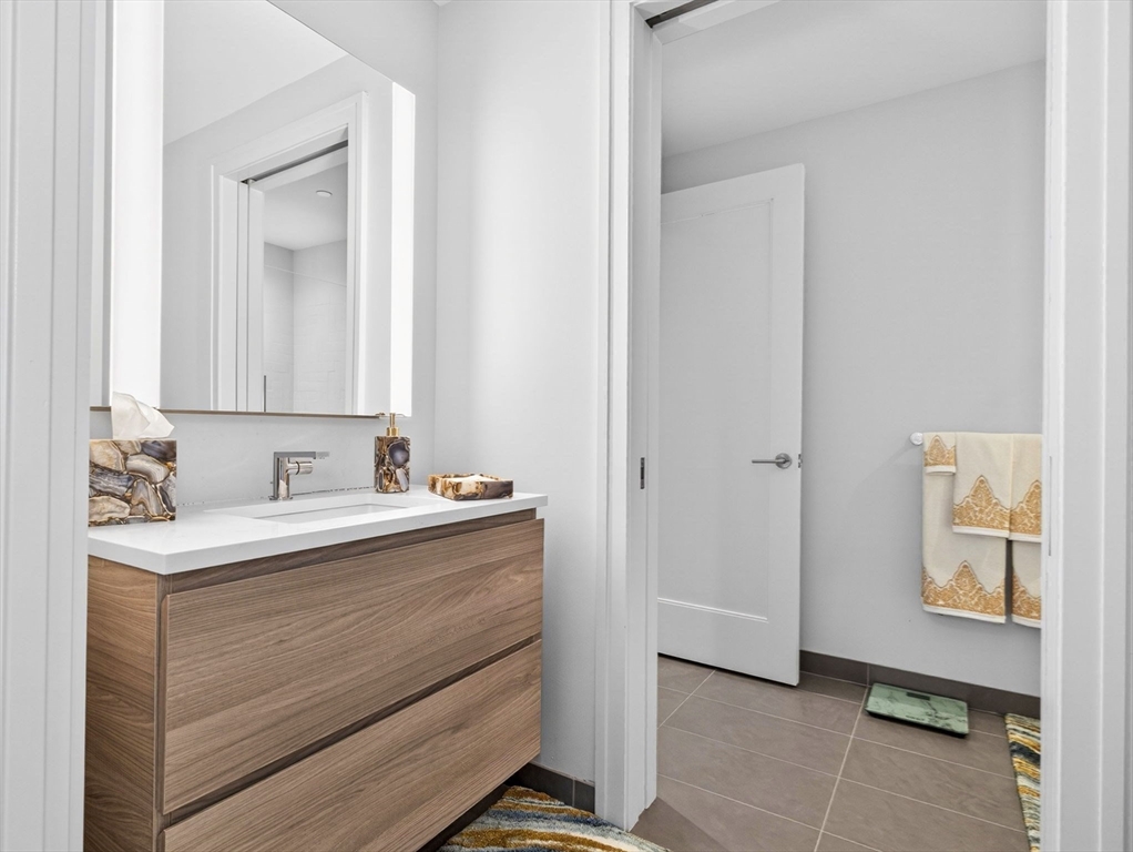 135 Seaport Blvd # 2008