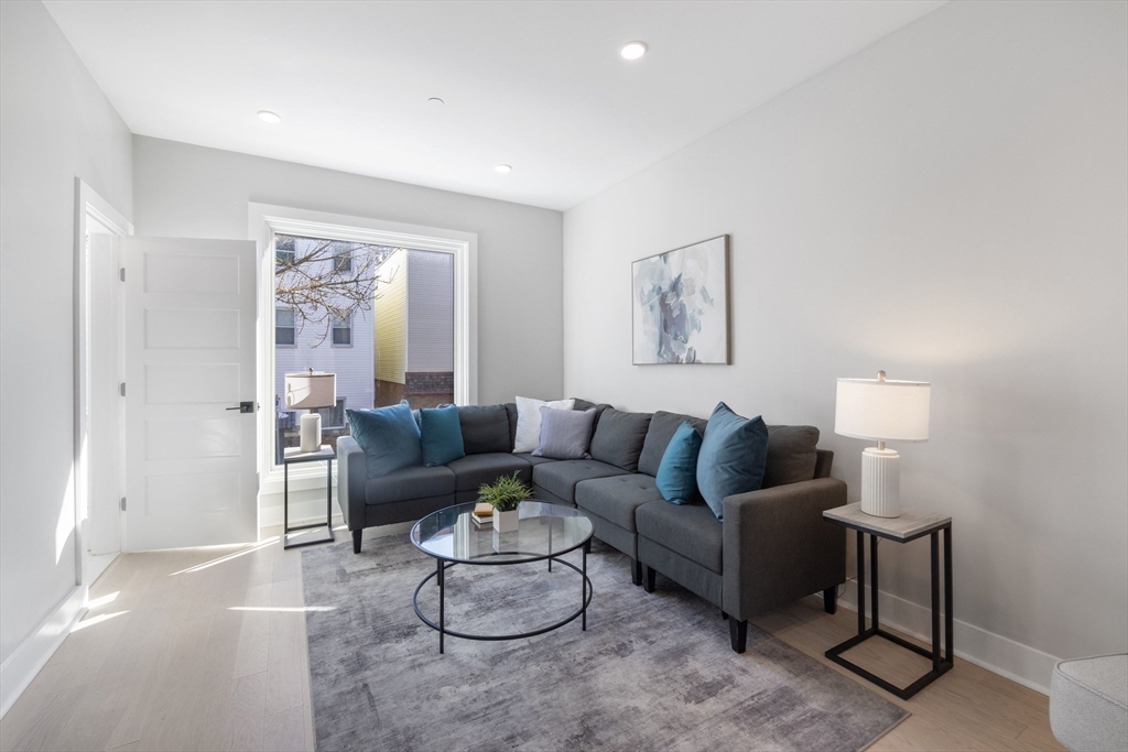 96 Cottage St # 8